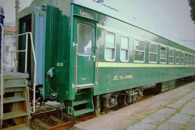 火車(chē)門(mén)